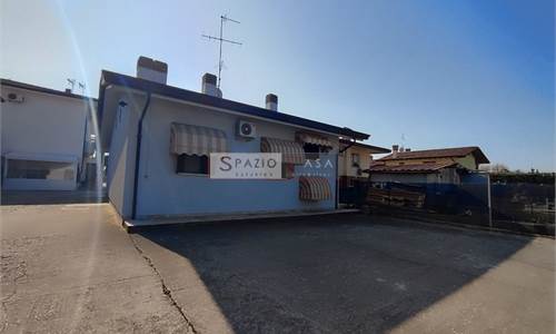 Villa for Sale in Azzano Decimo