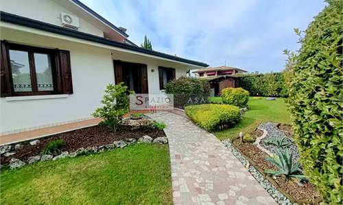 Farmhouse for Sale in Azzano Decimo